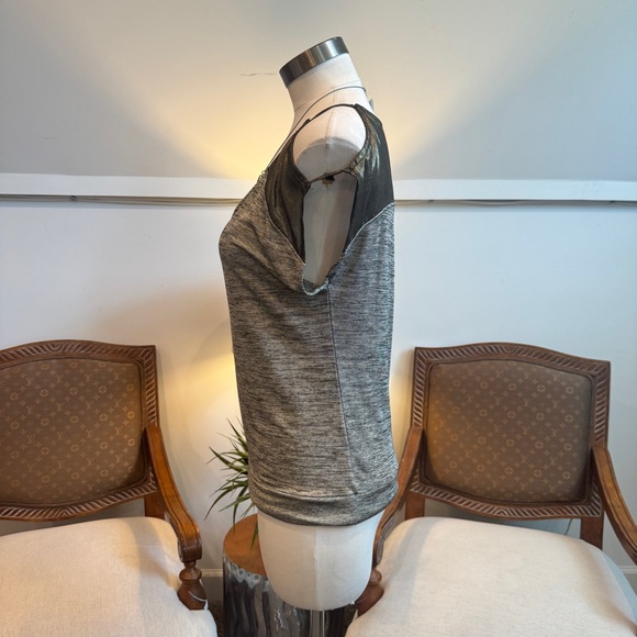 Vintage Cache Top - Picture 2 of 5